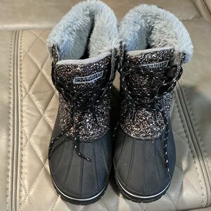Magellan Outdoors Black Glitter Winter Boots with Gray Faux Fur